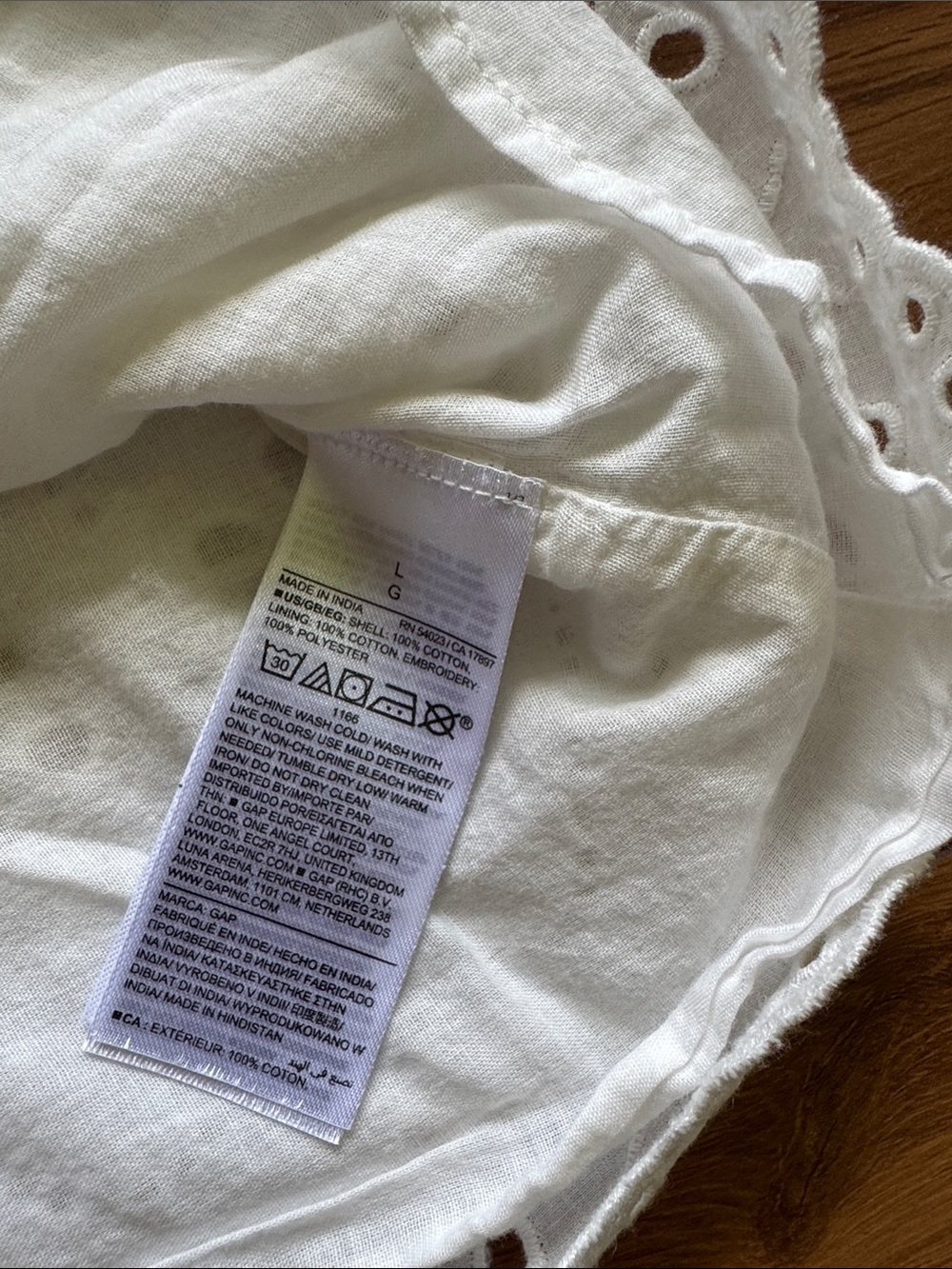 GAP White Eyelet Blouse L - Picture 4 of 4